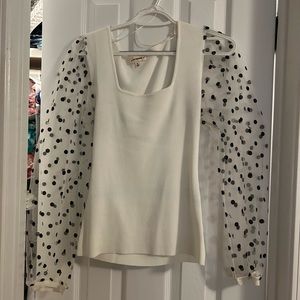 Entro size medium polka dot top! Excellent condition.